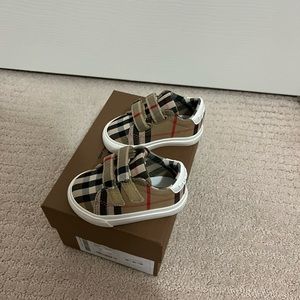 Baby Burberry sneaker size UK 17 US 2 worn one time for pictures like new